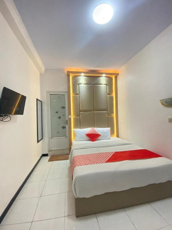 Oyo 1351 Tanggulasi Resto & Residence Syariah Magetan ภายนอก รูปภาพ