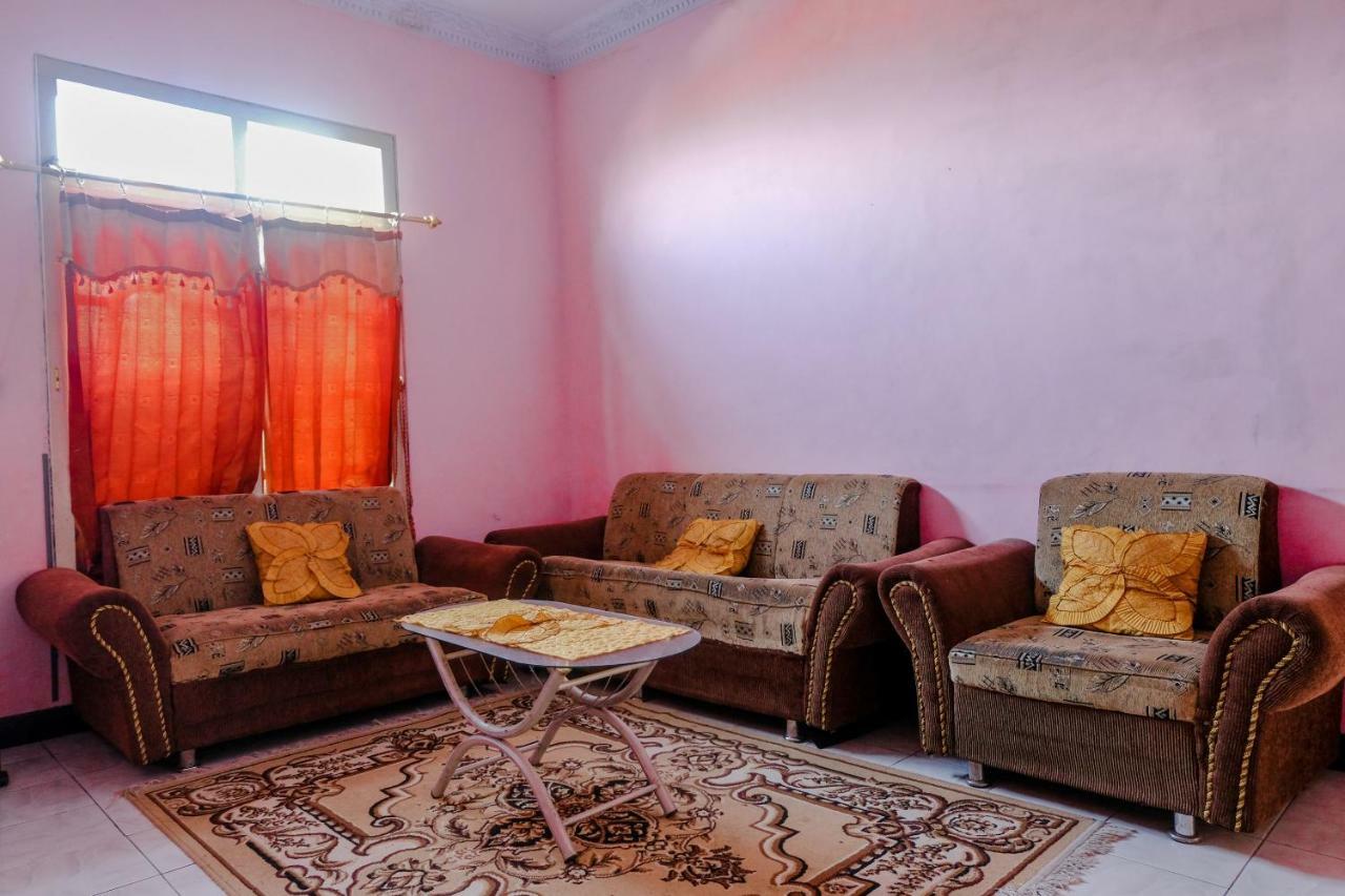 Oyo 1351 Tanggulasi Resto & Residence Syariah Magetan ภายนอก รูปภาพ
